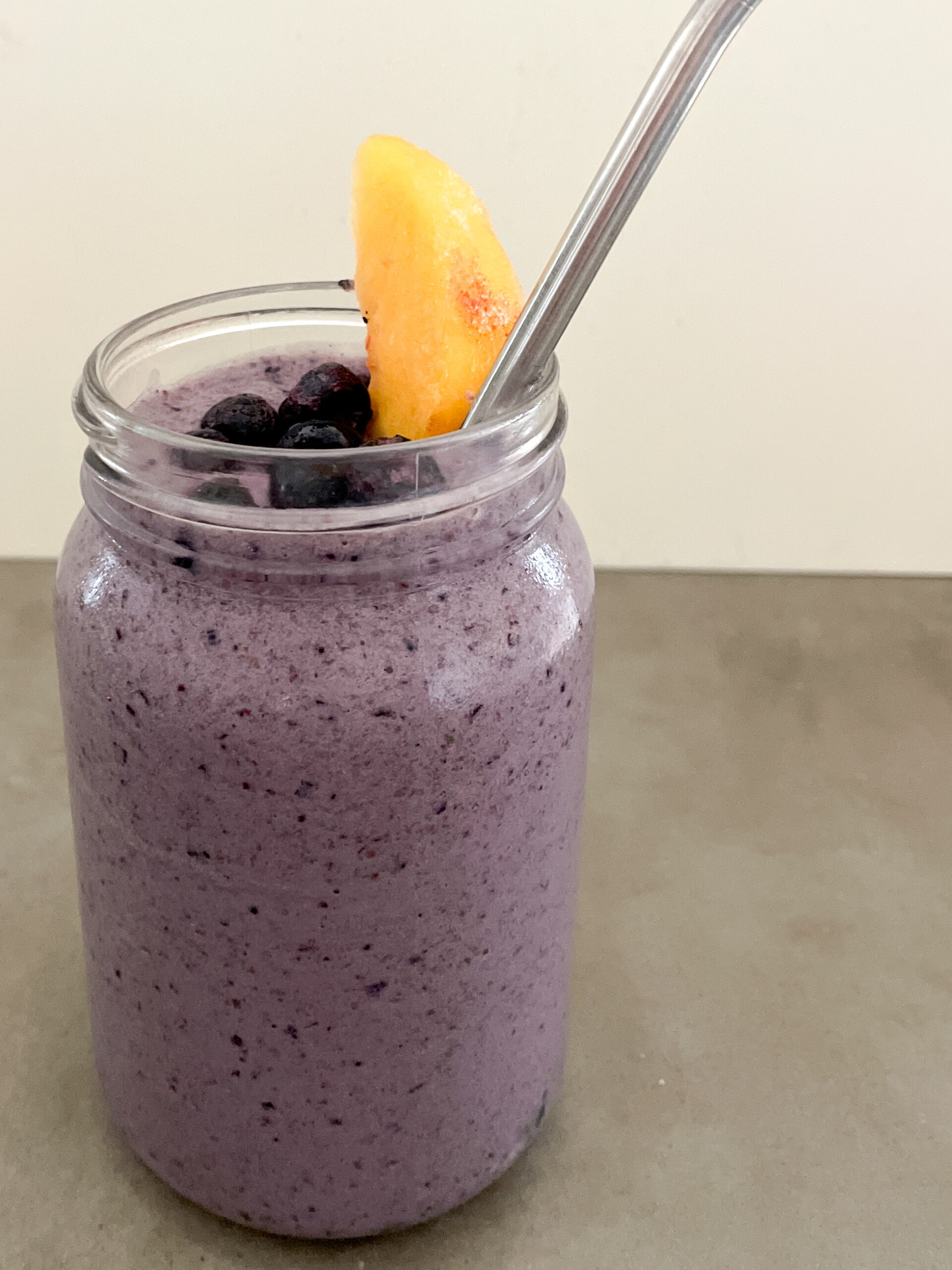 Blueberry Peach Banana Smoothie (with Veggies)