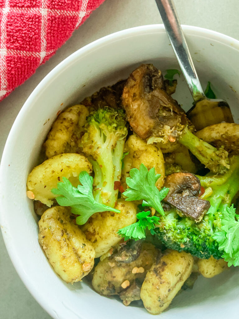 baked gnocchi with broccoli, bowl of gnocchi with broccoli and mushrooms