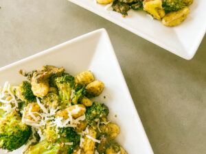 baked gnocchi with broccoli, one pan gnocchi bake, broccoli, mushrooms, pesto