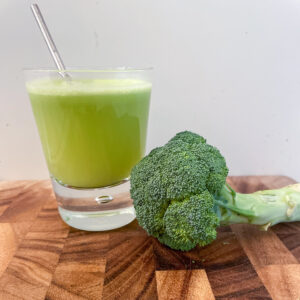Broccoli Juicing Recipe, green broccoli juice and a head of broccoli