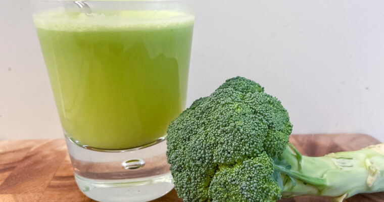 Broccoli Juicing Recipe (Healthy and Sweet Green Juice)